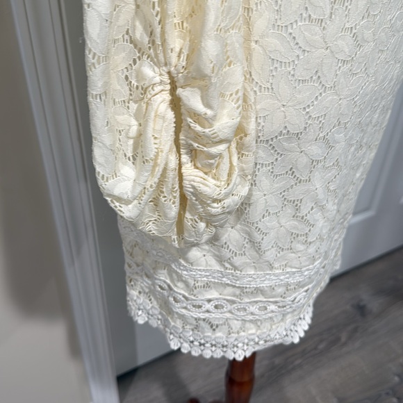 Laundry by Shelli Sagal Ivory Lace, lined dress - Picture 3 of 7